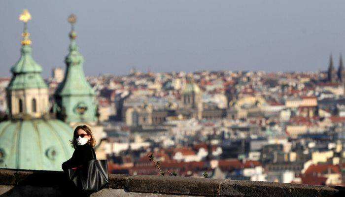 В Чехии отменили требование о ношении медицинских масок в общественных местах