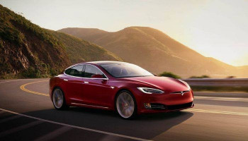 #Tesla снизила цены на электромобили из-за падения спроса