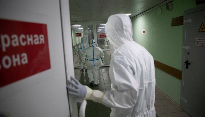 В России за сутки коронавирус выявили у 8 371 человека