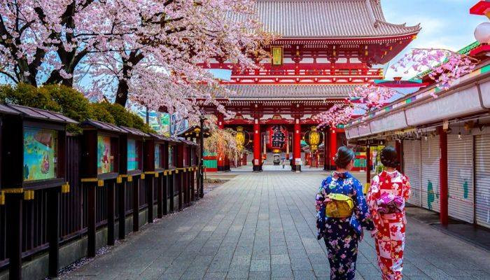 В Японии начнут платить туристам за посещение страны