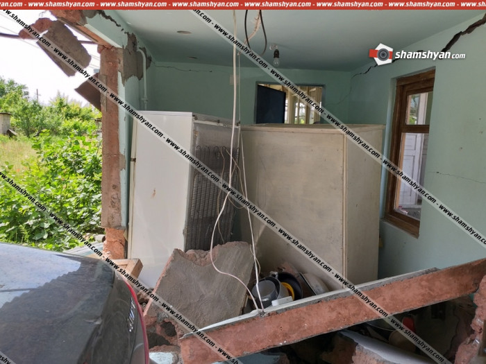 Արմավիրում 31-ամյա վարորդը Mercedes-ով մխրճվել է բնակչի տան մեջ՝ փլուզելով պատերն ու առաստաղը