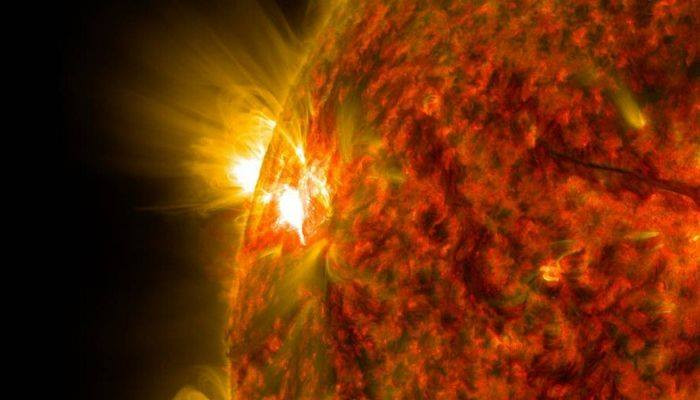 Астрономы зафиксировали мощнейшую за три года вспышку на Солнце