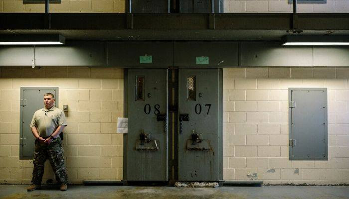 US closes federal prisons for the first time in 25 years due to protests in the country