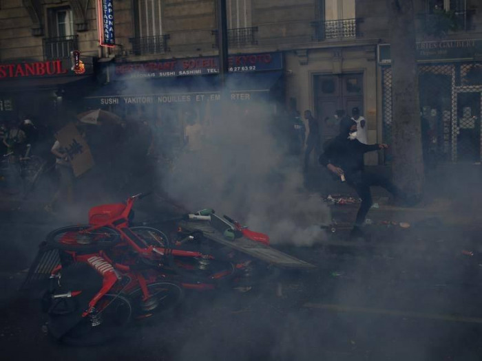 Փարիզում ցույցը ցրելու համար ոստիկաններն արցունքաբեր գազ են կիրառել