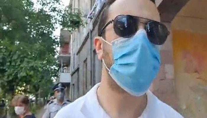 «Բարև ձեզ. դիմակ չունե՞ք». Դանիել Իոաննիսյանը քաղաքացիներին հորդորում է դիմակ կրել