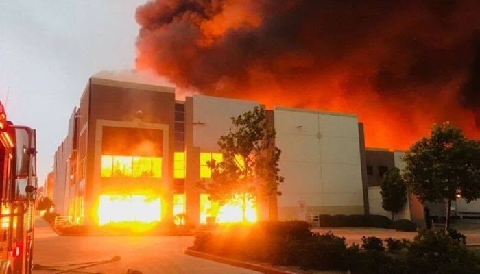 Крупный пожар произошел в распределительном центре #Amazon в Калифорнии