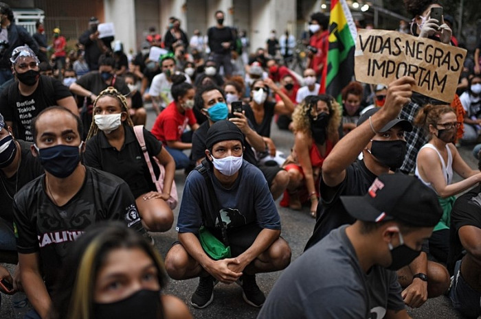 Protests break out in Brazil amid #coronavirus data controversy