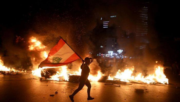Lebanon’s currency plunges, and protesters surge into streets