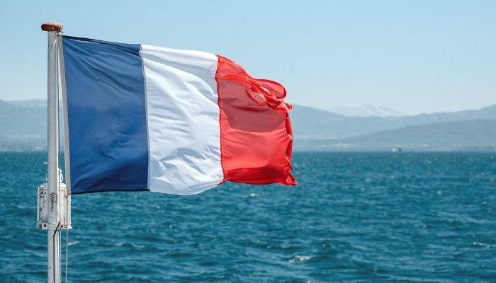 France extends borders by growing its maritime space