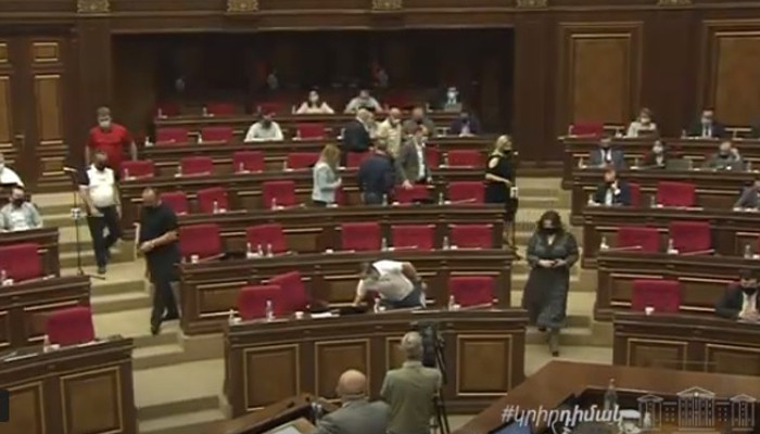 Депутаты от «Процветающей Армении» бойкотировали заседание парламента