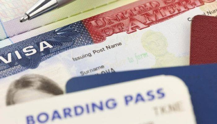 Трамп до конца года приостановил выдачу некоторых виз