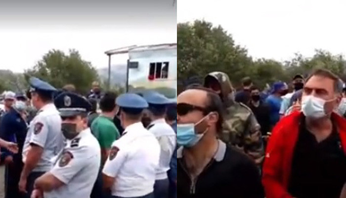 Տեսանյութ.Ոստիկանությունը զորք է կուտակում Ամուլսարի պահապանների դիրքերում.բախում տեղի ունեցավ կողմերի միջև