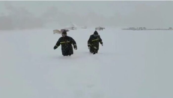 Летняя снежная метель ударила по Синьцзяну, Китай