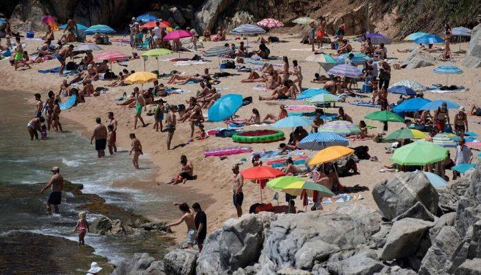 В Испании вновь ввели ограничения и закрыли пляжи из-за коронавируса