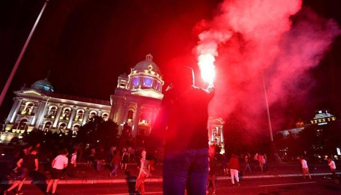 Thousands protest in Belgrade as Serbia reimposes #Covid_19 curfew