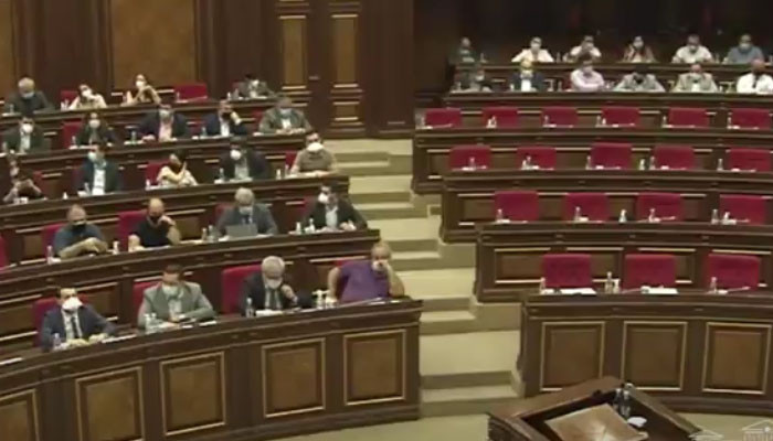 Парламент Армении во втором чтении принял все обсужденные в среду законопроекты