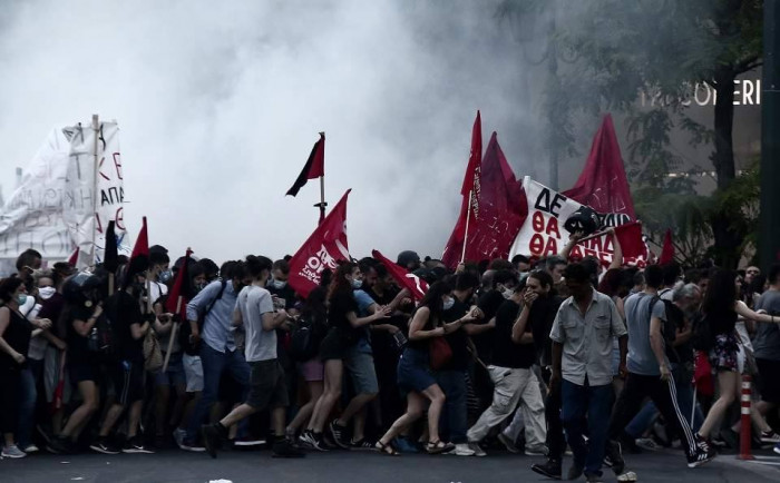 В Афинах проходят массовые протесты против закона о демонстрациях