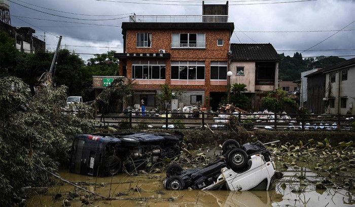 В Японии число жертв наводнения достигло уже 70 человек