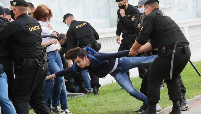 В Беларуси милиция задержала более 200 человек