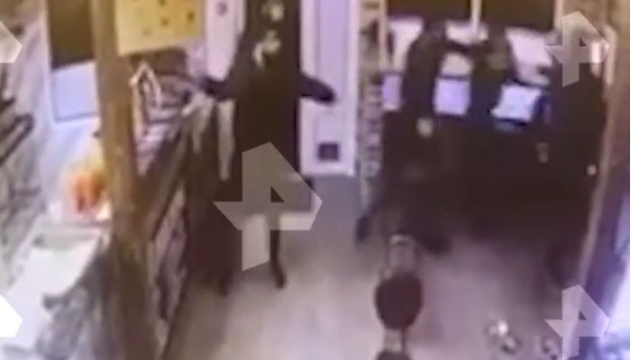 В сеть попало видео нападения азербайджанцев на кафе «Армянский дом» в Москве
