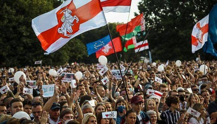 Выборы в Беларуси: на митинг Светланы Тихановской в Минске собрались десятки тысяч