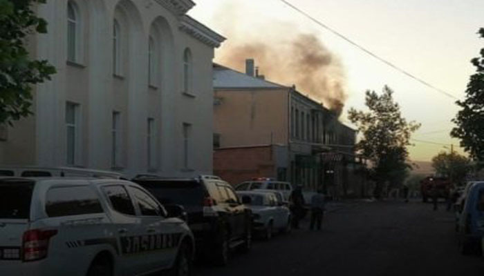 Զանգվածային միջադեպ Ախալքալաքում. կան զոհեր, հյուրանոց է այրվում
