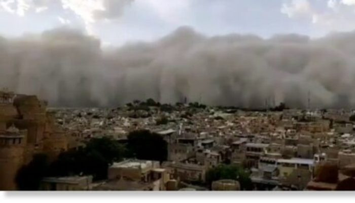 Massive sandstorm engulfs Jaisalmer, India! August 6 2020