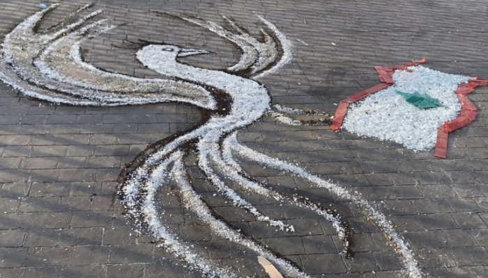 Լիբանանում կոտրված ապակիներով պատկերել են երկրի դրոշն ու փյունիկ թռչունը