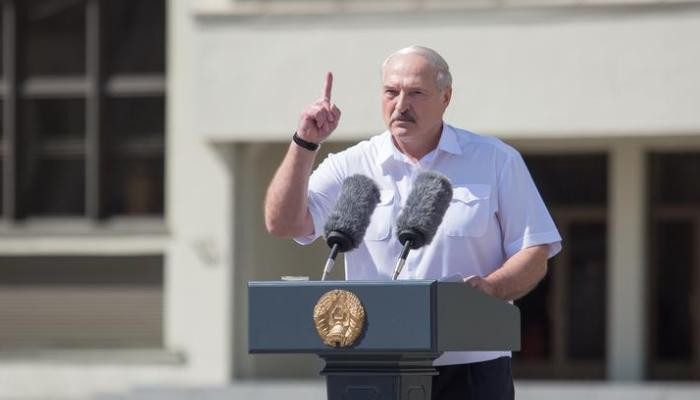"Бог пока миловал". Лукашенко нашел еще аргумент против "терок на улицах"