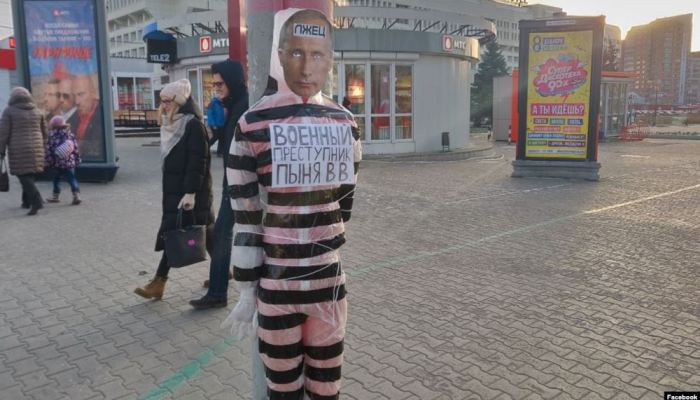 Դատարանը երկու տարվա ազատազրկման է դատապարտել «Պուտինի խրտվիլակի» հեղինակին
