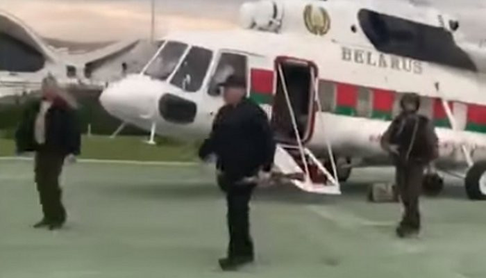 Появилось видео, как Лукашенко с автоматом и в бронежилете прилетел в свою резиденцию