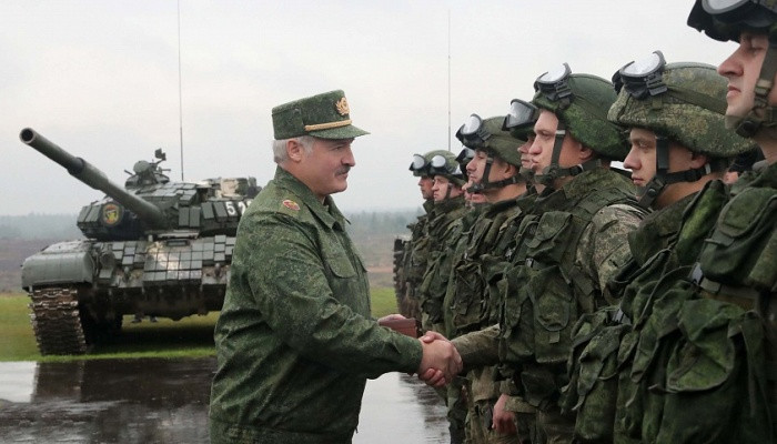 Армию Беларуси привели в высшую степень готовности