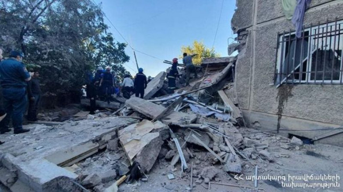 В Ереване прогремел взрыв: Частично обрушилось здание по улице Райниса