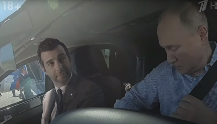 B шуточном ролике Ургант оказался в одном автомобиле с Владимиром Путиным