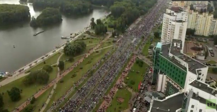 Протесты в Беларуси: десятки тысяч участвуют в “Марше единства” в Минске