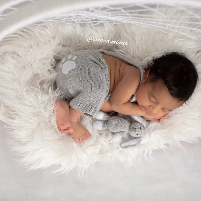 Սիրուն Մինասը հրապարակել է նորածին որդու լուսանկարը