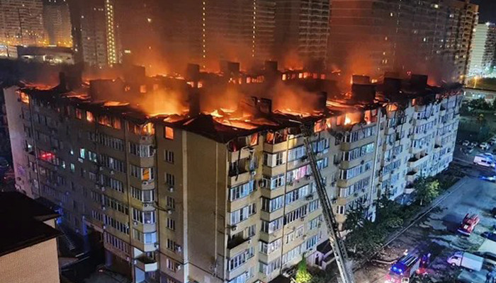 В Краснодаре произошел пожар в восьмиэтажном жилом доме