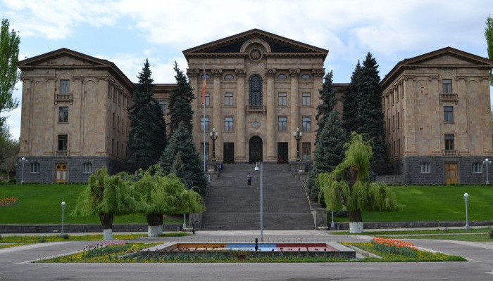 В Ереване открылась осенняя сессия НС Армении: обсуждается вопрос кандидатов на пост судей КС