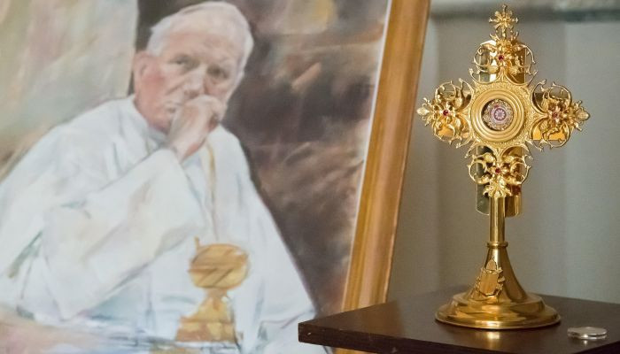 Thieves steal a vial containing Pope John Paul II's BLOOD from a church in Italy