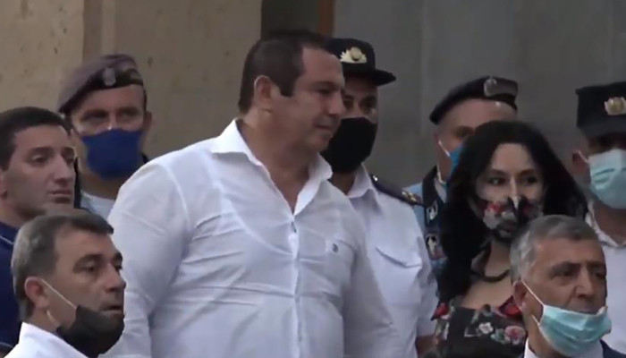 Арестовали лидера оппозиции Царукяна за подкуп избирателей