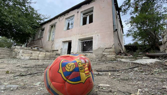 «Սա կատակի է նման, բայց ինձ փրկեց գնդակը». իսպանացի լրագրողը պատմել է ադրբեջանական արկից փրկվելու մասին