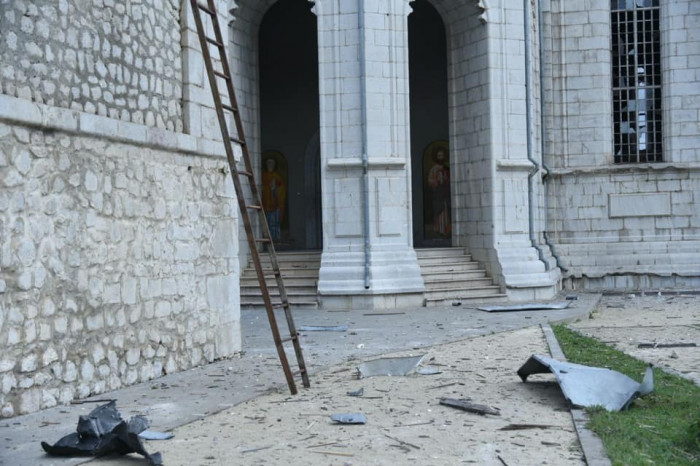 ВС Азербайджана обстреляли армянскую церковь Св. Казнчецоц в городе Шуши