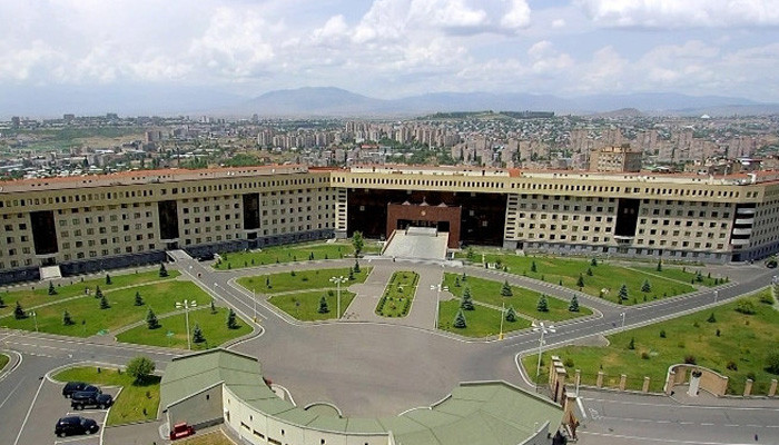 Минобороны Армении: ВС Азербайджана нанесли удар по военной техники на территории Армении