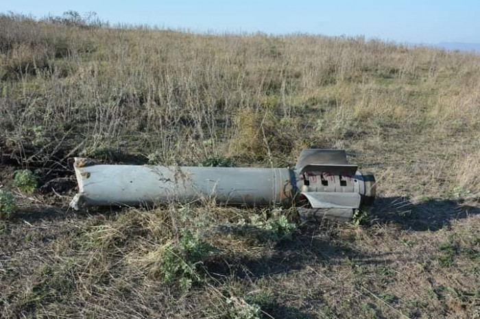 Саперные группы очищают Степанакерт от разорвавшихся и неразорвавшихся бомб и ракет