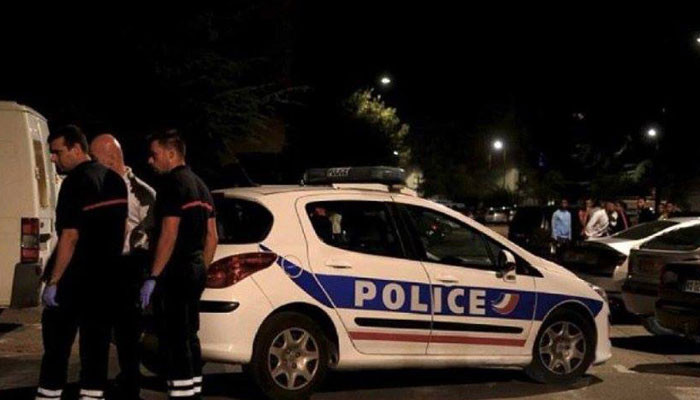 Во французском городе Авиньон неизвестный напал на полицейских
