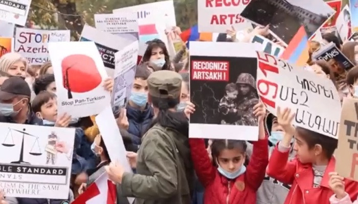 Арцахские женщины провели акцию протеста перед посольством США
