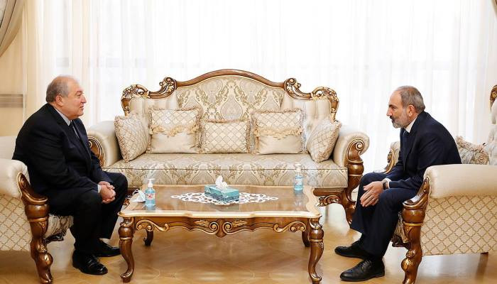 Армен Саркисян и Никол Пашинян обсудили создавшуюся в стране ситуацию