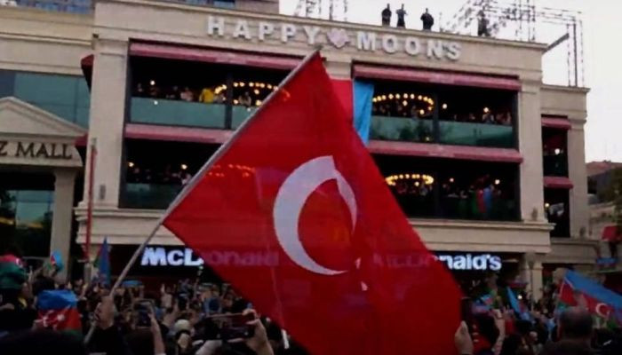 «Թող ռուսական բանակը դուրս գա Ադրբեջանից, Թուրքիա՛, մեզ օգնության հասիր»․ Բաքվում ցույցեր են