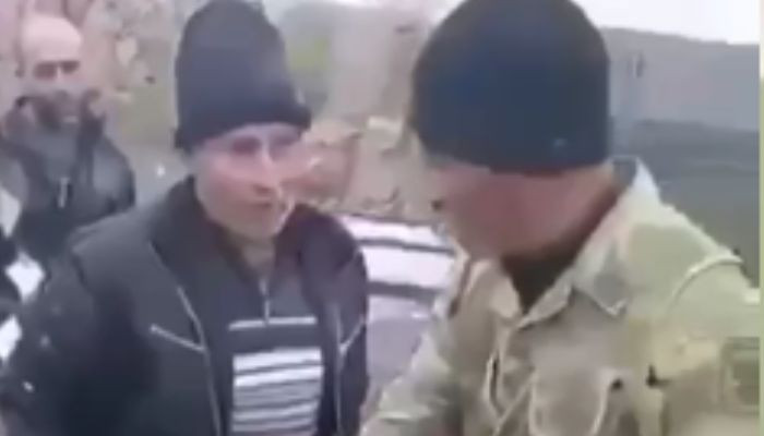 Բերձորցիներն իրենց տան իրերը տեղափոխելու համար ստիպված են «բանակցել» ադրբեջանցի զինվորների հետ