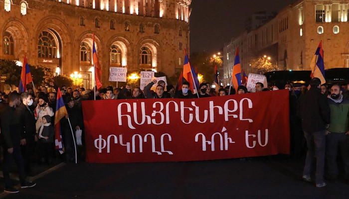 Փաշինյանի հրաժարականի պահանջով՝ քաղաքացիները Երևանում փողոցներ են փակում. ՈՒՂԻՂ ՄԻԱՑՈՒՄ
